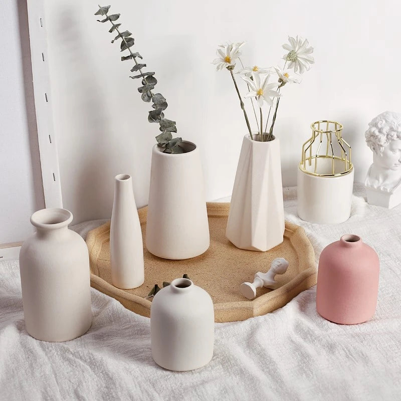 Sculpted White Ceramic Vase – Modern Decorative Vase for Shelf & Table