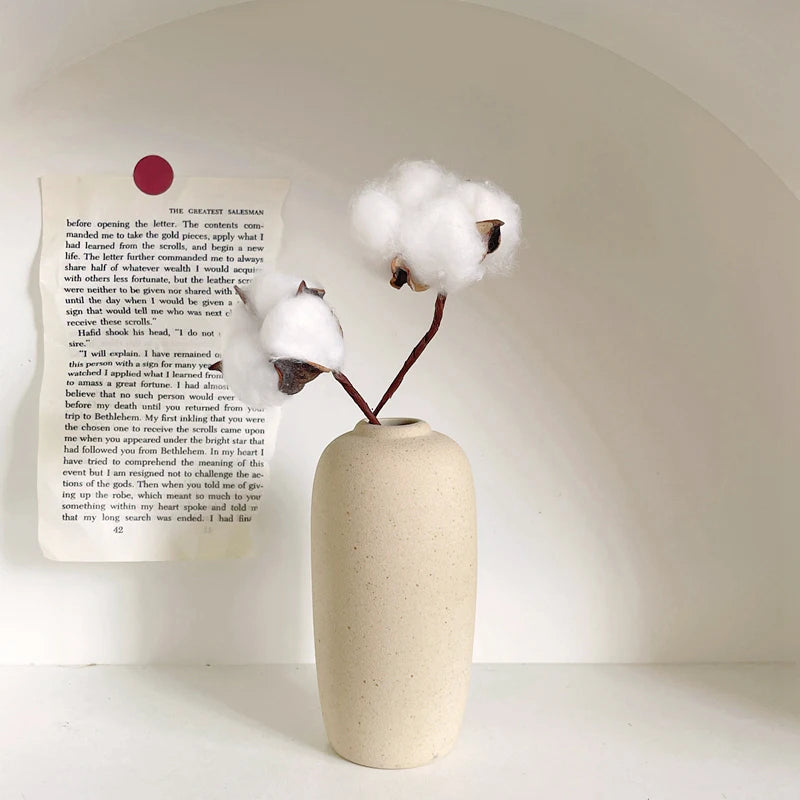 Minimal Matte Ceramic Vase – Sculptural Vase for Dried Flowers