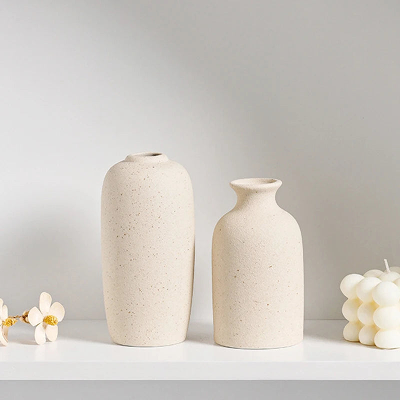 Minimal Matte Ceramic Vase – Sculptural Vase for Dried Flowers