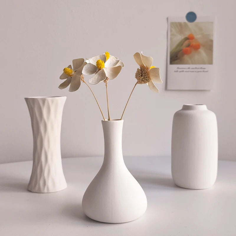 Sculpted White Ceramic Vase – Modern Decorative Vase for Shelf & Table